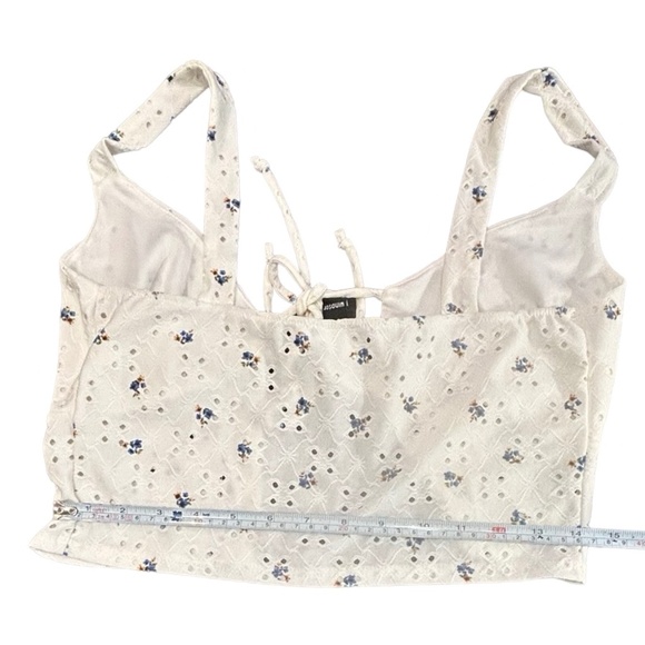 Windsor Women's White and Floral Front Lace Up Top Size Medium - Picture 10 of 11